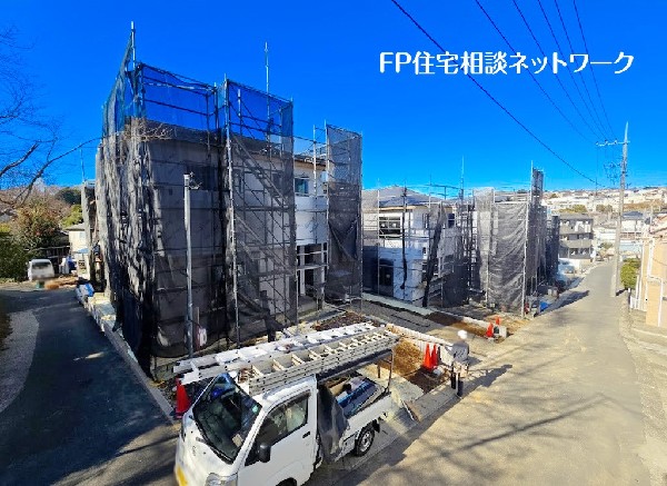 外観:東側道路に面して、整った綺麗な街並み！大型分譲地なので同世代の方も多く住みやすい住環境です。