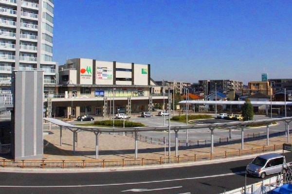 周辺環境:長津田駅　(田園都市線と横浜線が交差するターミナルステーション。再開発に伴い、駅前が見違えるほどに綺麗になっている。)