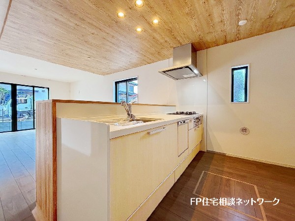 毎日使うキッチンが綺麗で清潔ならお料理を作るのも楽しくなりますよね。機能性とデザイン性を兼ね備えた嬉しいキッチン。