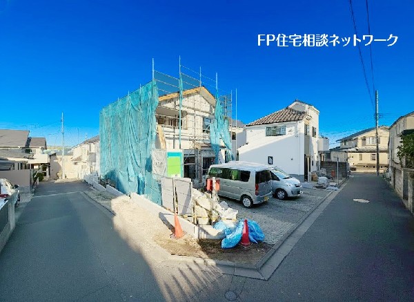 外観:大通りから入った閑静な住宅街に位置し、車の通りが少ない住宅街に位置しているので小さなお子様がいらっしゃるご家庭も安心です。