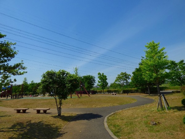周辺環境:稲城北緑地公園(多摩川沿いにある公園。遊び場、野球、テニス、バスケット ボールなどの施設がある。)