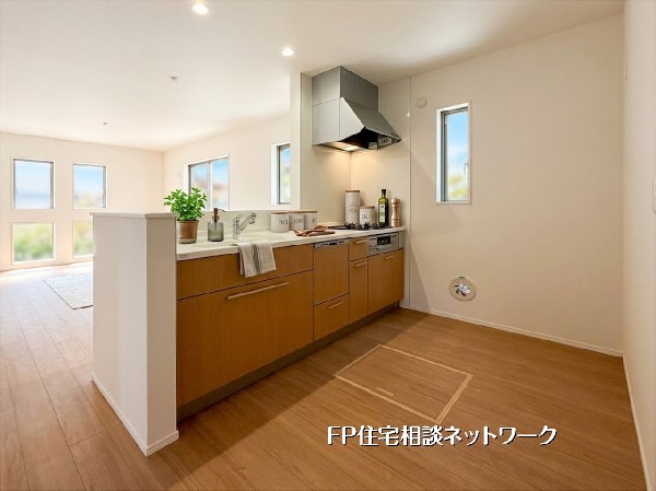 【キッチン】  本画像はAIがCGで小物を作成しており、実際の現地に小物は設置されておりません。また、販売価格に小物等は含まれておりません。