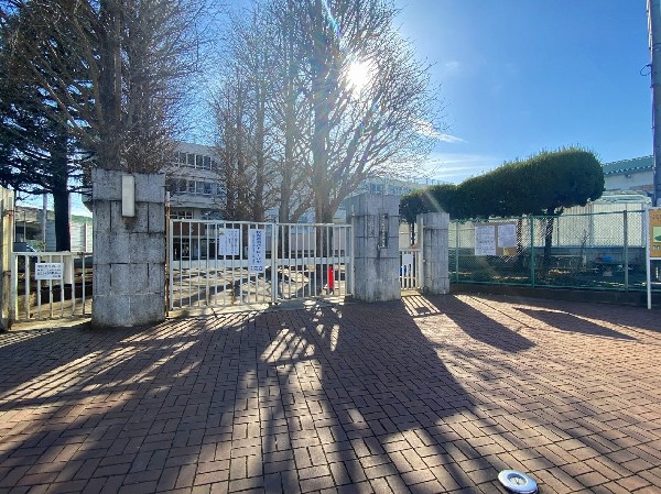 周辺環境:狛江市立狛江第三中学校(成長の過程でより濃い時間を過ごす3年間。お子様にとって、とても大切な思い出となるはずです。)