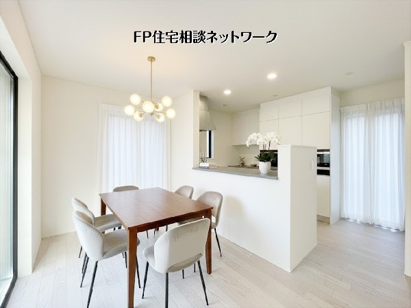 【ダイニング│15.9帖】  本画像はAIがCGで家具作成しており、実際の現地に家具は設置されておりません。また、販売価格に家具等は含まれておりません。