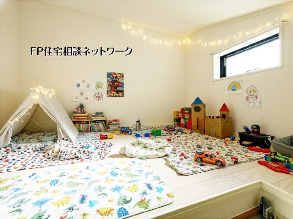 【屋根裏部屋】  本画像はAIがCGで家具作成しており、実際の現地に家具は設置されておりません。また、販売価格に家具等は含まれておりません。