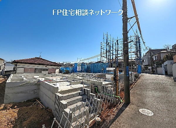 外観:閑静な住宅地で子育て家族にピッタリ。自然に包まれた穏やかな暮らしを実現するための、ゆとりある住環境が整っています。緑の潤いを感じながらホッと生活できそう。