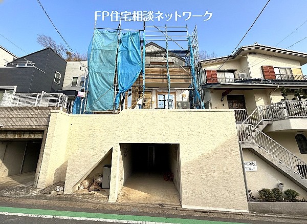 外観:閑静な住宅地で子育て家族にピッタリ。毎日のお散歩も快適な緑に恵まれたエリアで、自然に包まれた穏やかな暮らしを実現するための、ゆとりある住環境が整っています。