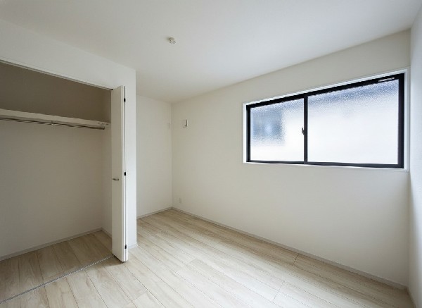 居室には大型の収納クローゼットを完備！居室空間をより広く隅々までお使いいただけます。
