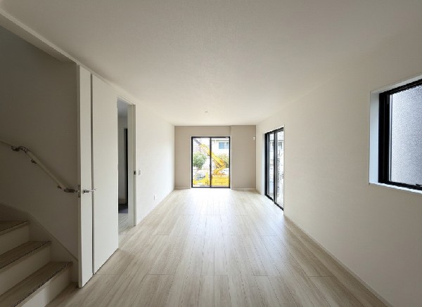 オープンでのびやかな空間を生み出す、こだわりの広がりとゆとり。家族と過ごす時間を大切にしたい方にぴったりの明るくゆとりある住空間です。