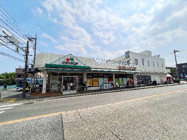 周辺環境:マルエツ平二丁目店(周囲にはいくつかのスーパーが点在しており、目的や曜日などで使い分けるもの良いですね。)
