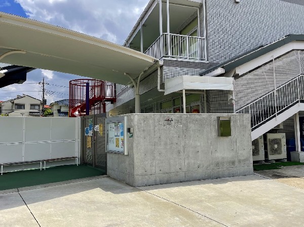 周辺環境:あざみ野白ゆり幼稚園(いろいろなことを体験し、人とも触れ合いの中で心を大切に、そして積きょく的に前向きに自分で考えて行動できる子を育む保育をしています。)