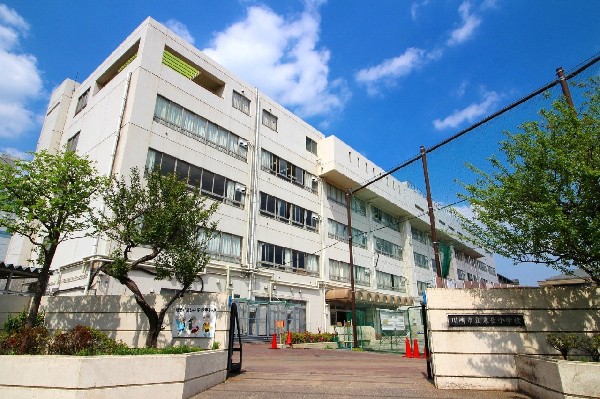 周辺環境:末長小学校(目指す学校像は、児童の社会性を育み、主体性を尊重し、完成を磨く学校。家庭・地域から信頼される学校です)