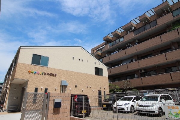 周辺環境:ちゃいれっく新作保育園(「元気な子」「思いやりのある子」「最後までがんばる子」を目標として個々の成長、発達を見つめた保育を目指す。（文字数オーバー）)