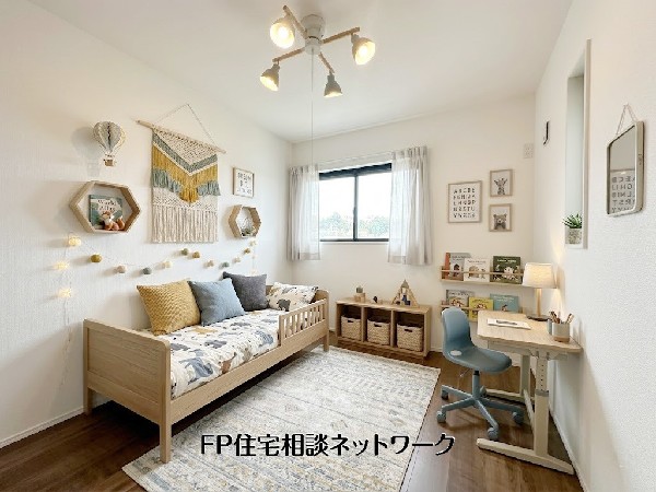 【ベットルーム│5.3帖】本画像はAIがCGで家具を作成しており、実際の現地に家具は設置されておりません。また、販売価格に家具等は含まれておりません。