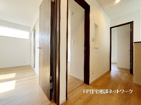 2階は居室4部屋でプライベートもしっかり確保。各部屋にクローゼット完備。ゆとりの収納で片付けも掃除もテキパキ完了。