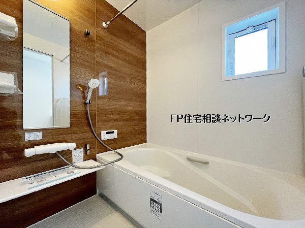 暖房・浴室換気・衣類乾燥・涼風機能。快適なバスライフと浴室の有効活用をお手伝いする1台4役の浴室乾燥暖房機付き。