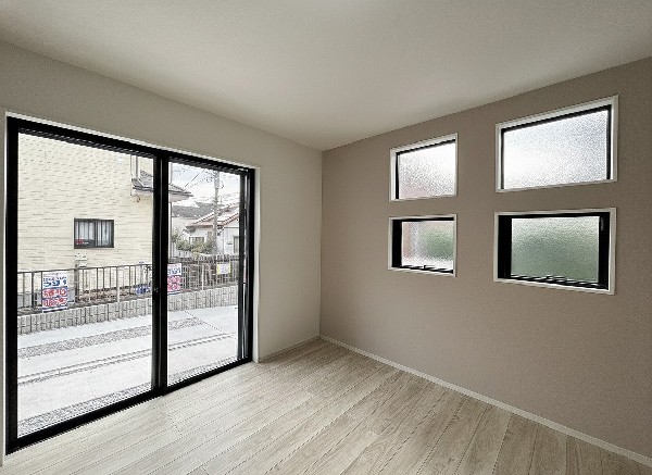 オープンでのびやかな空間を生み出す、こだわりの広がりとゆとり。家族と過ごす時間を大切にしたい方にぴったりの明るくゆとりある住空間です。