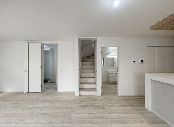 家族の一体感を感じられる広々としたスペース。家族と過ごす時間を大切にする方にピッタリのゆとりの住空間です。