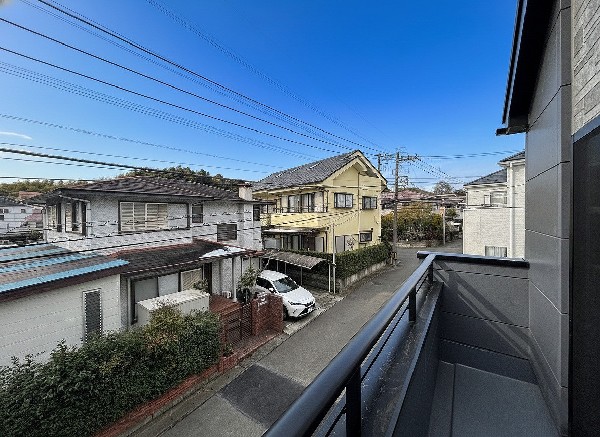 外観:四季を通じて自然と触れ合えるスポットが周辺には盛りだくさん！目の前に広がる開放感とゆとり、暮らしの夢を育む理想の住まいがここにはあります。