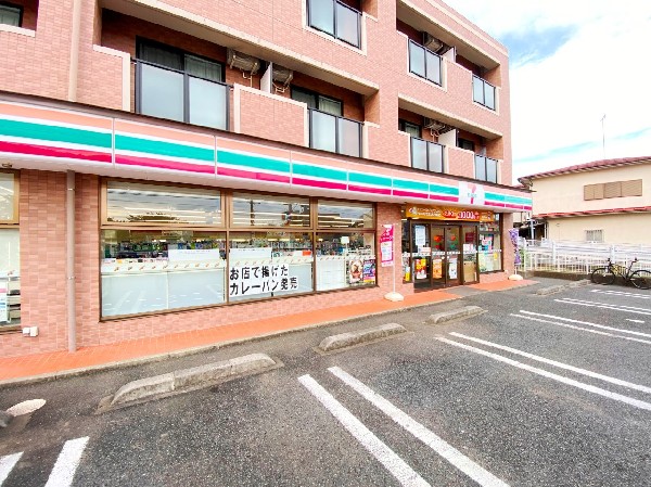 周辺環境:セブンイレブン町田金井ヶ丘店(セブンミールは大好評です。公共料金の支払いなど色々な用途があるコンビニは今や必須ですね。)