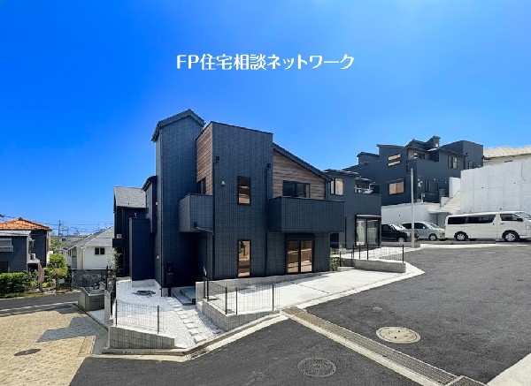 外観:【類似外観同仕様】施工例のため分譲中の建物とは外壁、屋根開口部等の形状・仕様が異なります。