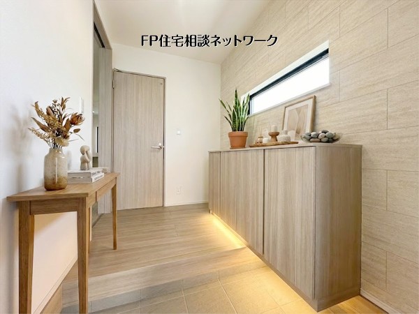 【玄関ホール】  本画像はAIがCGで家具作成しており、実際の現地に家具は設置されておりません。また、販売価格に家具等は含まれておりません。