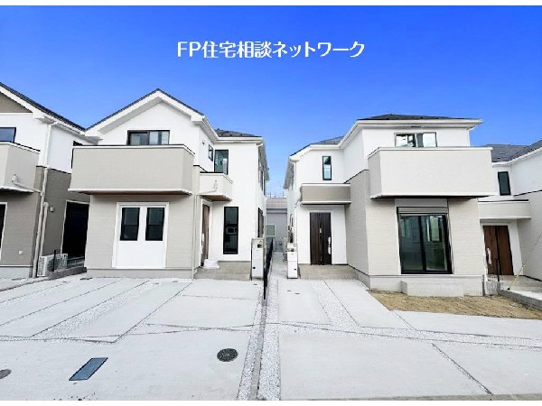 外観:【類似外観同仕様】施工例のため分譲中の建物とは外壁、屋根開口部等の形状・仕様が異なります。