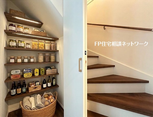 【パントリー】本画像はAIがCGで家具・小物を作成しており、実際の現地に家具・小物は設置されておりません。また、販売価格に家具・小物等は含まれておりません。