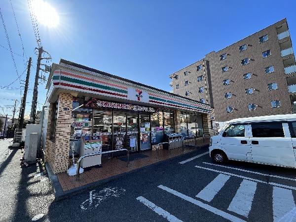 周辺環境:セブンイレブン川崎宿河原4丁目店(セブンミールは大好評です。公共料金の支払いなど色々な用途があるコンビニは今や必須ですね。)