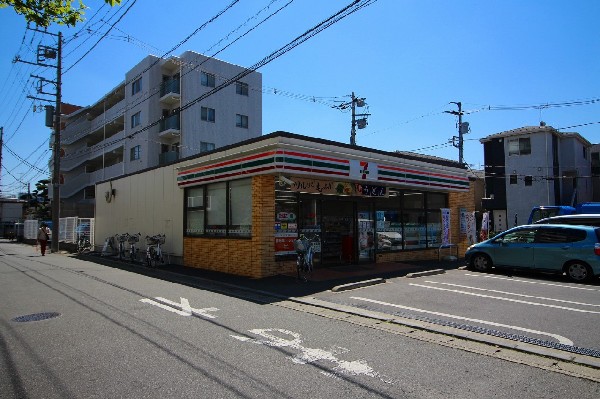 周辺環境:セブンイレブン川崎二子6丁目店　(やはり近くにあると誰でも嬉しいコンビニ。お弁当や惣菜などの美味しさがありがたい。)