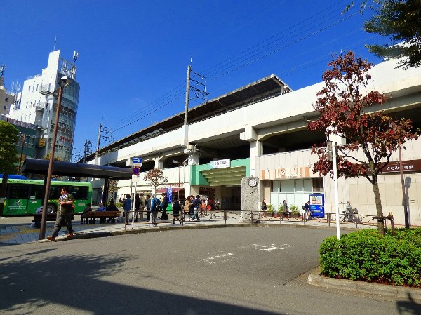 周辺環境:武蔵新城駅　(平坦で生活しやすく、昔ながらの商店街も複数あり、目的に応じてお買い物ができる街です。)