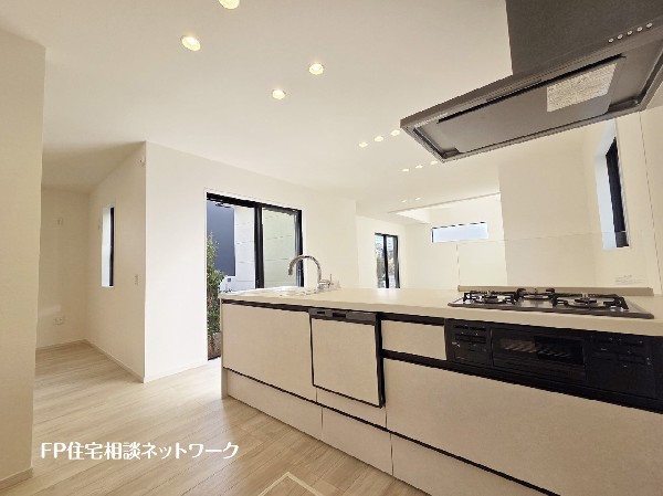 毎日使うキッチンが綺麗で清潔ならお料理を作るのも楽しくなりますよね。機能性とデザイン性を兼ね備えた嬉しいキッチン。