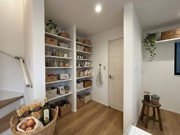 ■パントリー■  ※本画像はAIがCGで家具作成しており、実際の現地に家具は設置されておりません。また、販売価格に家具等は含まれておりません。