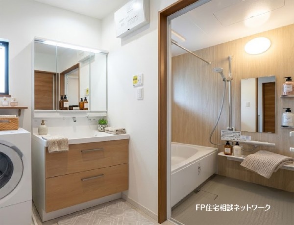 【浴室洗面室】  本画像はAIがCGで家具を作成しており、実際の現地に家具は設置されておりません。また、販売価格に家具等は含まれておりません。