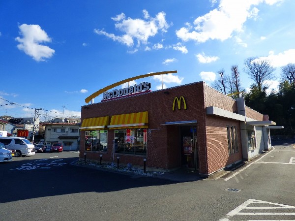 周辺環境:マクドナルド川崎初山店　(無料の駐車スペースが32台ありますので車での来場も便利。)
