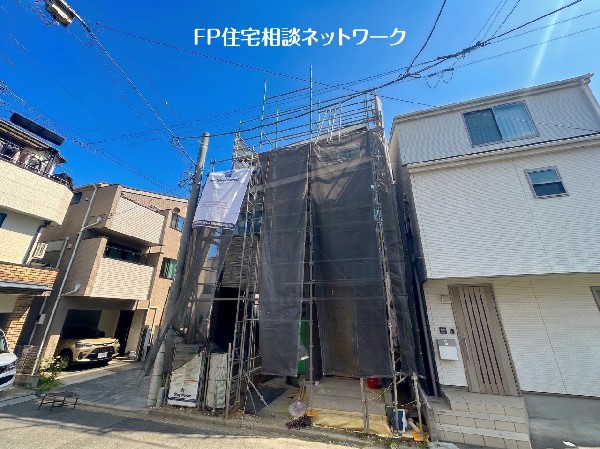 外観:四季を通じて自然と触れ合えるスポットが周辺には盛りだくさん！目の前に広がる開放感とゆとり、暮らしの夢を育む理想の住まいがここにはあります。