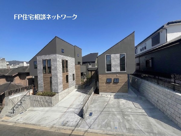 外観:【類似外観同仕様】施工例のため分譲中の建物とは外壁、屋根開口部等の形状・仕様が異なります。