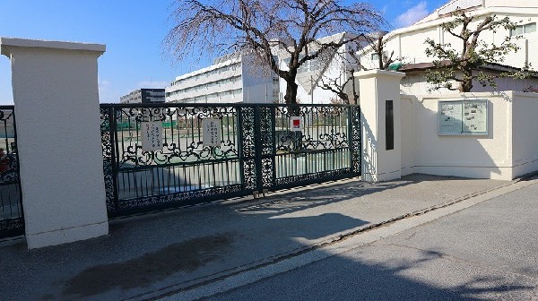 周辺環境:玉川中学校(成長の過程でより濃い時間を過ごす3年間。お子様にとって、とても大切な思い出となるはずです。)