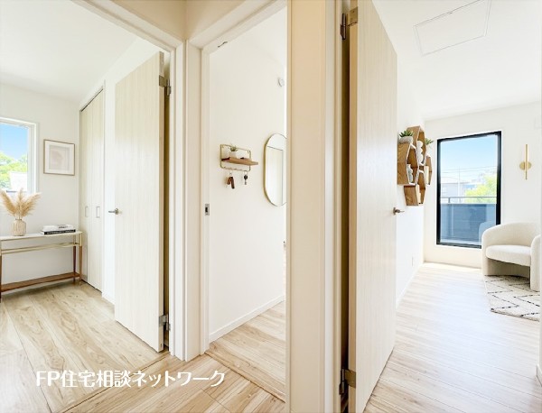 【2階ホール】本画像はAIがCGで家具を作成しており、実際の現地に家具は設置されておりません。また、販売価格に家具等は含まれておりません。