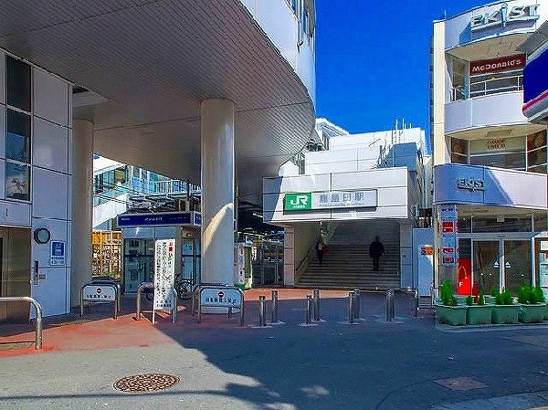 周辺環境:鹿島田駅(各駅停車でも「川崎」駅まで7分、「武蔵小杉」駅まで6分。近隣の駅と異なり快速電車が停車します。また、「新川崎」駅まで徒歩で行くこともできます。)