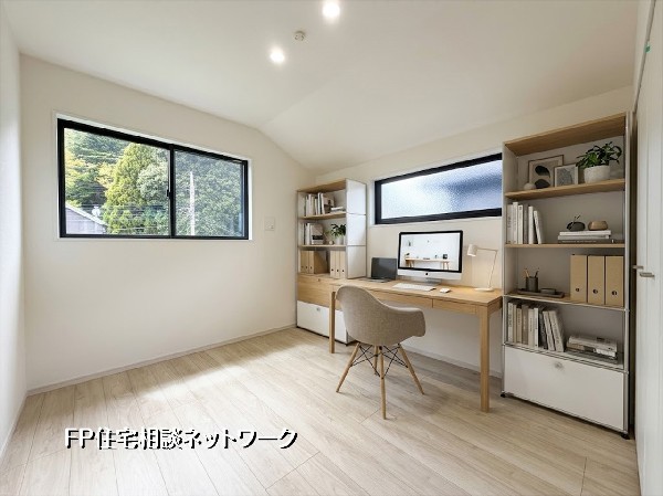 【洋室│5.2帖】本画像はAIがCGで家具を作成しており、実際の現地に家具は設置されておりません。また、販売価格に家具等は含まれておりません。