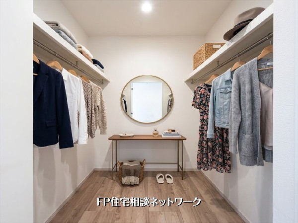 【ウォークインクローゼット】本画像はAIがCGで家具を作成しており、実際の現地に家具は設置されておりません。また、販売価格に家具等は含まれておりません。