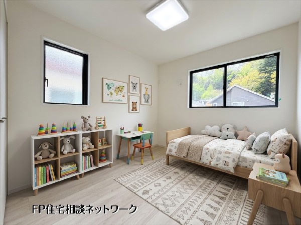 【洋室│5.2帖】本画像はAIがCGで家具を作成しており、実際の現地に家具は設置されておりません。また、販売価格に家具等は含まれておりません。