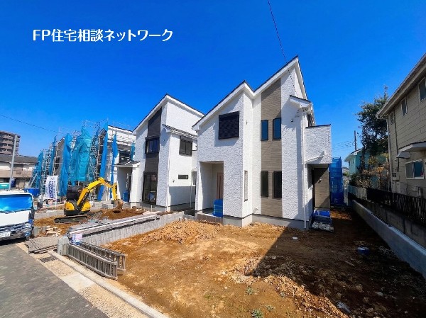 外観:落ち着きある住宅街、一種低層住居専用地域内に位置しています。周囲には高い建物がなく、空が広く開放感があり、陽当りを大きく遮られることもありません。
