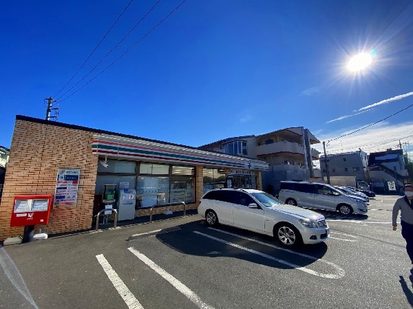 周辺環境:イレブン横浜市が尾店(～近くて便利～新商品やキャンペーン等だけでなく、宅配便、切手、ATM等様々なサービスが充実のコンビニエンスストア。)