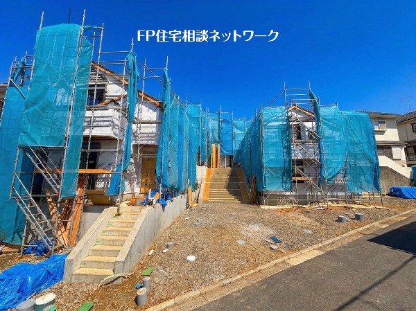 外観:四季を通じて自然と触れ合えるスポットが周辺には盛りだくさん！お散歩やジョギング、週末のご家族での遊びに最適です。暮らしの夢を育む理想の住まいがここにはあります。