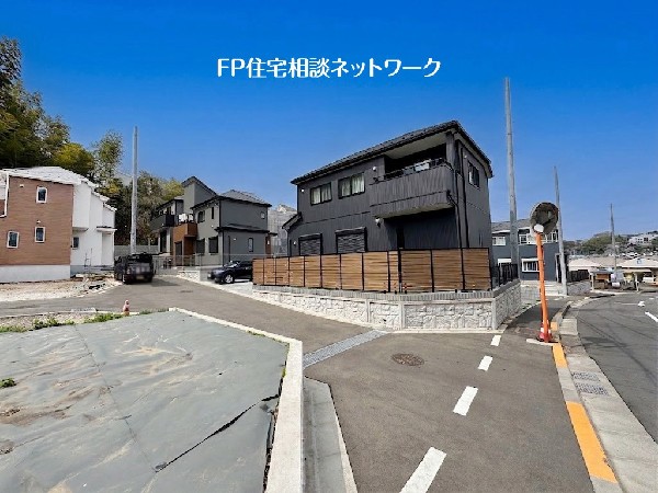 外観:全14棟の大規模開発現場！周辺の住宅も新しく綺麗な街並で同世代の方も多く生活のしやすい住環境です。
