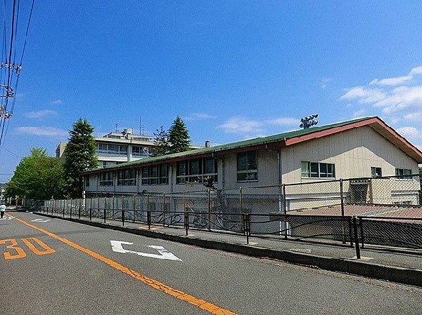 周辺環境:南生田中学校　(成長の過程でより濃い時間を過ごす3年間。お子様にとって、とても大切な思い出となるはずです。)