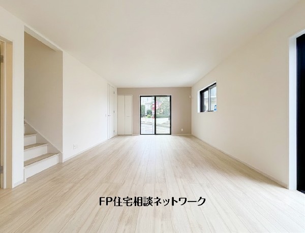 温水洗浄便座　ウォシュレット、暖房便座機能付のトイレです。従来型に比べ節水効果があり、お手入れもしやすい。