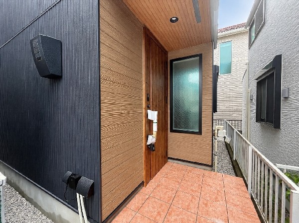外観:閑静な住宅地で子育て家族にピッタリ。毎日のお散歩も快適な緑に恵まれたエリアで、自然に包まれた穏やかな暮らしを実現するための、ゆとりある住環境が整っています。